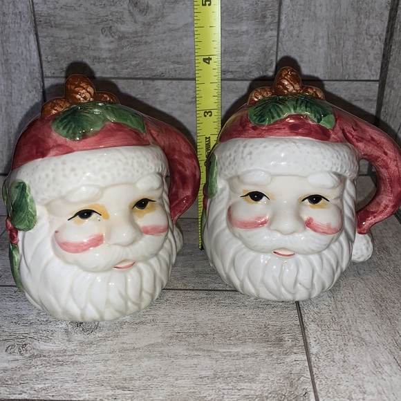Holly Tree Santa head salt and pepper shakers - Picture 10 of 11